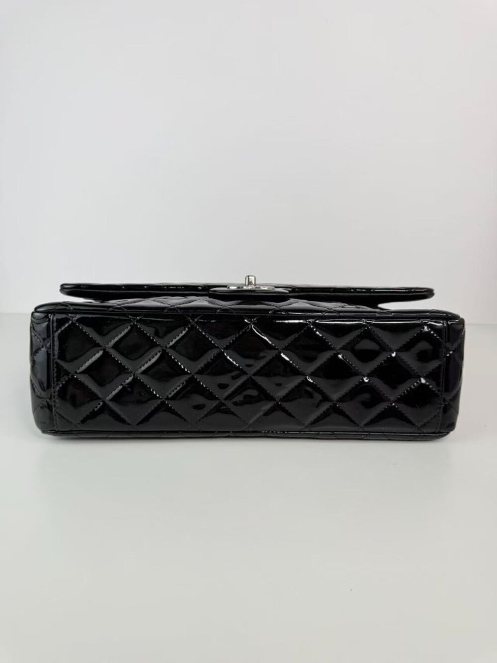 Channel classic flag shoulder bag - Picture 8 of 14